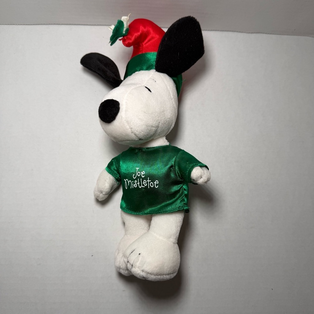Peanuts Snoopy Christmas Joe Mistletoe Hallmark Elf Plush Stuffed Animal